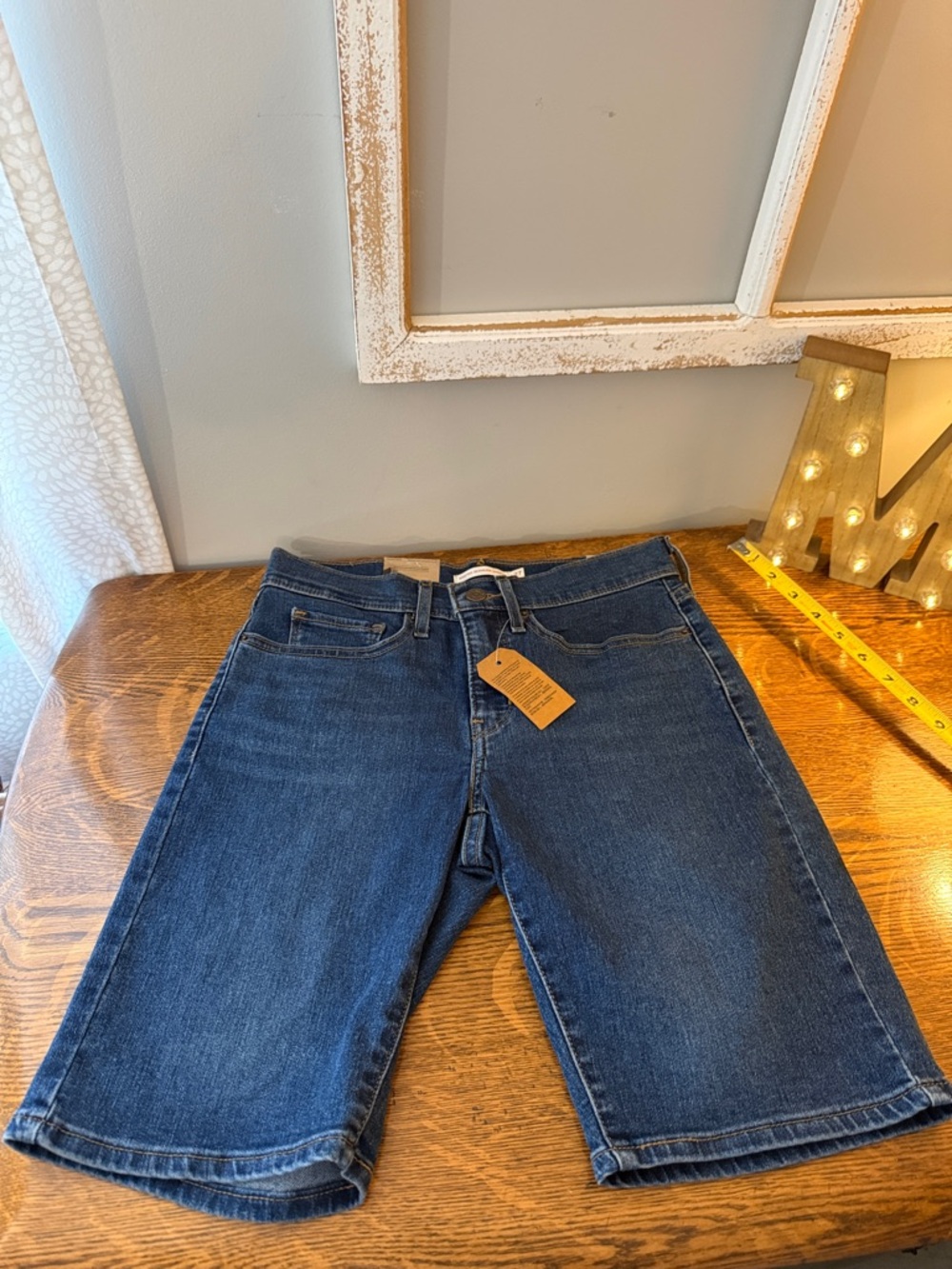 LEVI’s Women’s Blue Shaping Bermuda Denim Shorts, 27”w, NWT